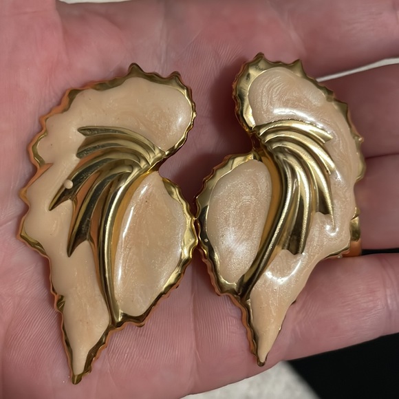 Vintage Leaf Earrings - Picture 5 of 8